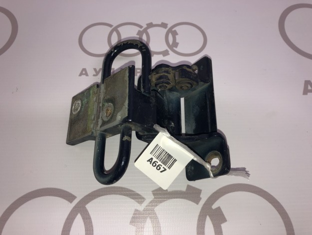 Петля задней правой двери нижняя 4A0833412A на Ауди 100 C4 купить с разборки в Самаре по цене 300 ₽
