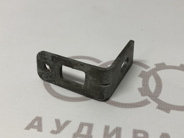 Уголок слева VAG 4A0805145 на Ауди 100 C4 купить с разборки в Самаре по цене 300 ₽
