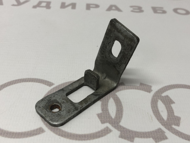 Уголок слева VAG 4A0805145 на Ауди 100 C4 купить с разборки в Самаре по цене 300 ₽