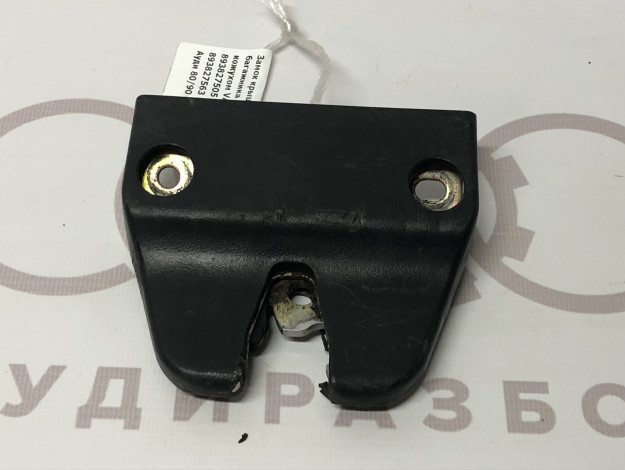 Замок крышки багажника с кожухом VAG 893827505 893827563 на Ауди 80/90 B3 купить с разборки в Самаре по цене 500 ₽