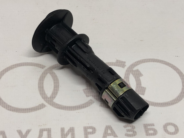 Направляющая для подголовника VAG 8L0881920 на Ауди A3 8L купить с разборки в Самаре по цене 350 ₽