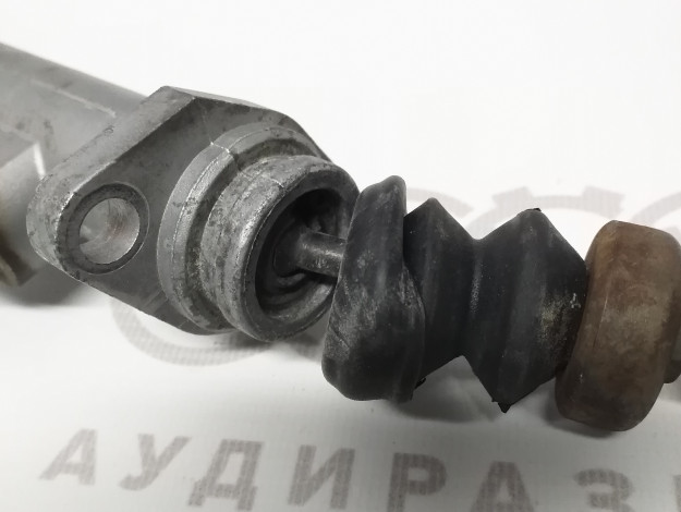 Главный цилиндр сцепления VAG 893721401D 893721401B на Ауди 80 B4 купить с разборки в Самаре по цене 2 000 ₽