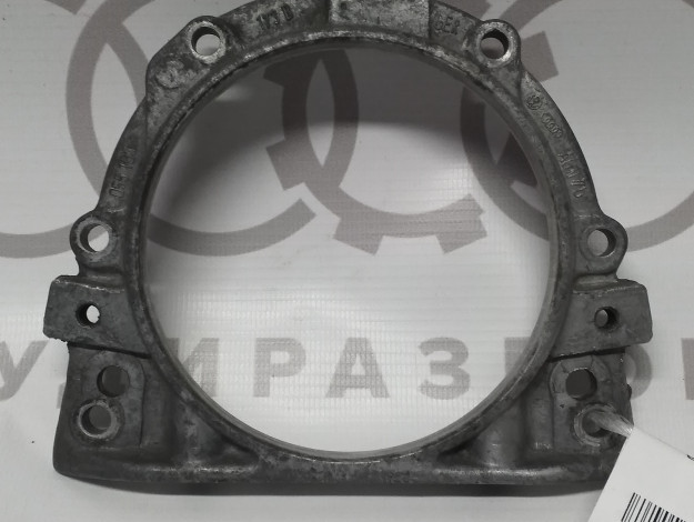 Крышка сальника коленвала задняя VAG 068103171F 055103173B на Ауди 80/90 B3 купить с разборки в Самаре по цене 500 ₽