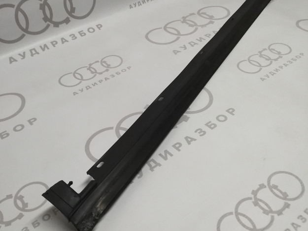 Уплотнитель двери левой передней снаружи VAG 4A0837477 на Ауди 100 C4 купить с разборки в Самаре по цене 350 ₽