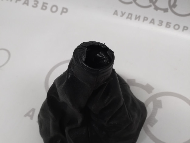 Чехол рычага переключения (кожа) 893711110B 893711110A на Ауди 80/90 B3 купить с разборки в Самаре по цене 400 ₽