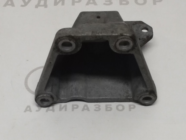 Кронштейн двигателя правый VAG 8D0199308D на Ауди A4 B5 купить с разборки в Самаре по цене 1 000 ₽