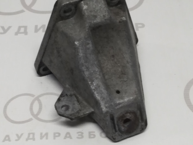 Кронштейн двигателя правый VAG 8D0199308D на Ауди A4 B5 купить с разборки в Самаре по цене 1 000 ₽