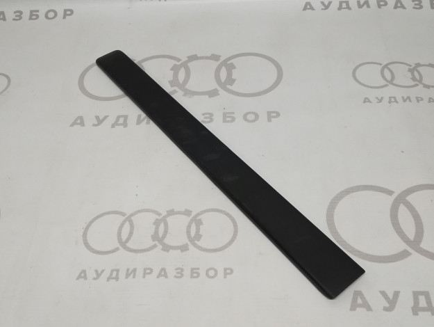 Накладка AVANT VAG 895886747A на Ауди 80 B4 купить с разборки в Самаре по цене 700 ₽