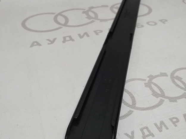 Накладка AVANT VAG 895886747A на Ауди 80 B4 купить с разборки в Самаре по цене 700 ₽