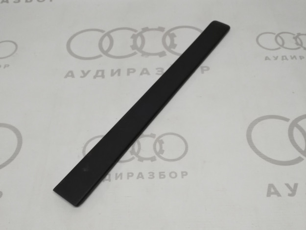 Накладка AVANT VAG 895886747A на Ауди 80 B4 купить с разборки в Самаре по цене 700 ₽