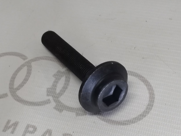 Винт M14X1,5 8A0407643 4B0407643 на Ауди 80/90 B3 купить с разборки в Самаре по цене 300 ₽