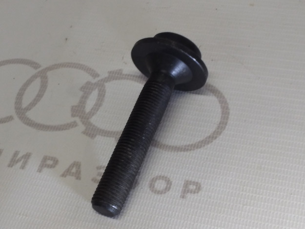 Винт M14X1,5 8A0407643 4B0407643 на Ауди 80/90 B3 купить с разборки в Самаре по цене 300 ₽