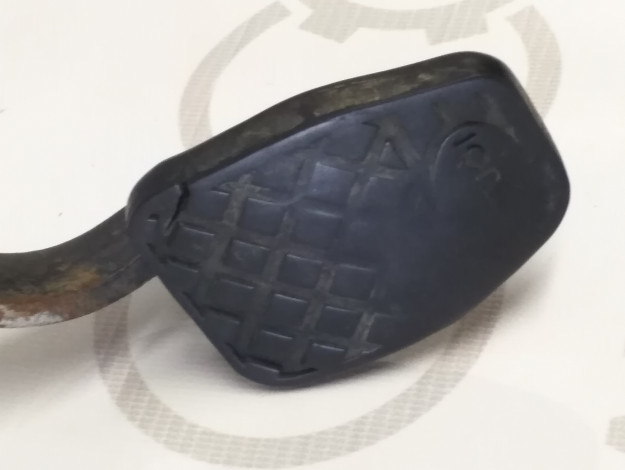 Педаль сцепления VAG 893721315C 8G1721315 на Ауди 80/90 B3 купить с разборки в Самаре по цене 500 ₽