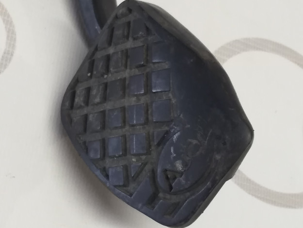 Педаль тормоза VAG 8G1721139 893721139D на Ауди 80 B4 купить с разборки в Самаре по цене 500 ₽