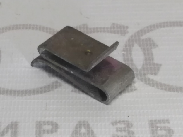 Зажим VAG 893857119A на Ауди 80/90 B3 купить с разборки в Самаре по цене 250 ₽