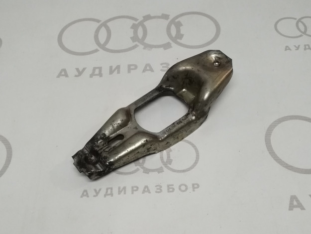 Pычаг выключения сцепления VAG 012141719A 012141719B на Ауди A6 C5 купить с разборки в Самаре по цене 500 ₽