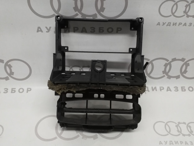 Рамка для дефлекторов VAG 893857007G 893857183E на Ауди 80/90 B3 купить с разборки в Самаре по цене 500 ₽