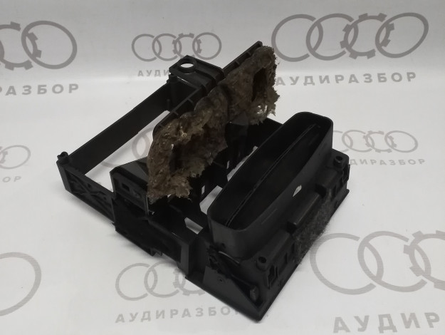 Рамка для дефлекторов VAG 893857007G 893857183E на Ауди 80/90 B3 купить с разборки в Самаре по цене 500 ₽