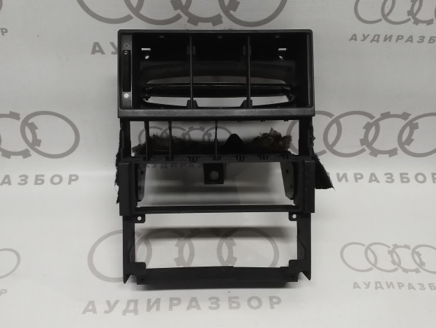Рамка для дефлекторов VAG 893857007G 893857183E на Ауди 80/90 B3 купить с разборки в Самаре по цене 500 ₽