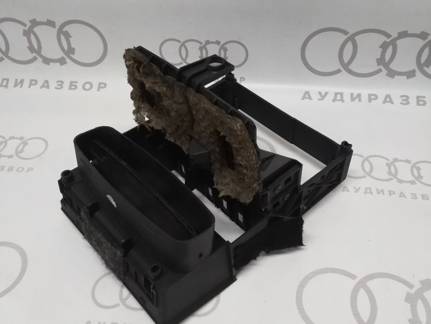 Рамка для дефлекторов VAG 893857007G 893857183E на Ауди 80/90 B3 купить с разборки в Самаре по цене 500 ₽