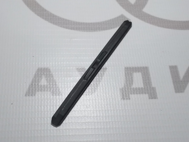 Накладка, крепежная VAG 4B0837109B на Ауди A3 8L купить с разборки в Самаре по цене 300 ₽