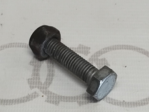 Болт с шестигранной головкой M10X50 VAG N0402404 на Ауди 100 C4 купить с разборки в Самаре по цене 300 ₽