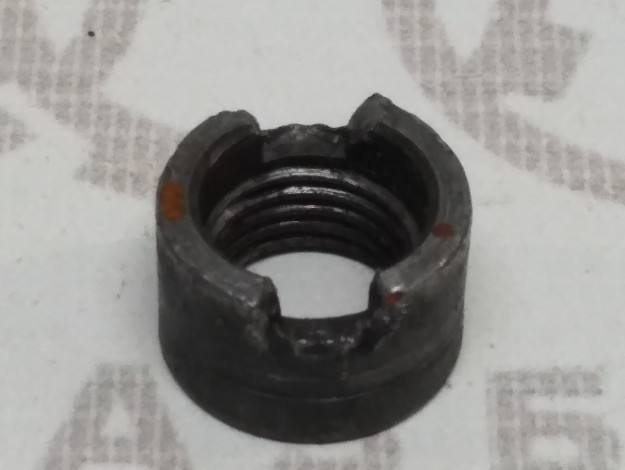 Резьбовая втулка M14X1,5 SFEC 811412365 на Ауди 80 B4 купить с разборки в Самаре по цене 50 ₽