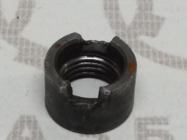Резьбовая втулка M14X1,5 SFEC 811412365 на Ауди 80 B4 купить с разборки в Самаре по цене 50 ₽