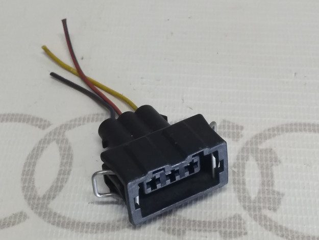Корпус плоского разъема 3х штекерный VAG 357972753 на Ауди A6 C5 купить с разборки в Самаре по цене 250 ₽