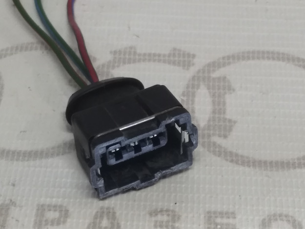Корпус штекера VAG 022906233B на Ауди 80/90 B3 купить с разборки в Самаре по цене 350 ₽