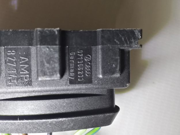Корпус плоского разъема 7ми штекерный VAG 071906233 на Ауди 100 C4 купить с разборки в Самаре по цене 350 ₽
