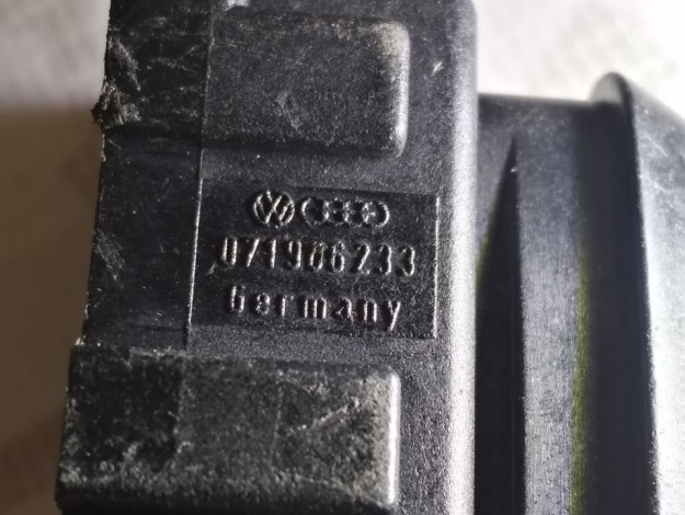 Корпус плоского разъема 7ми штекерный VAG 071906233 на Ауди 100 C4 купить с разборки в Самаре по цене 350 ₽
