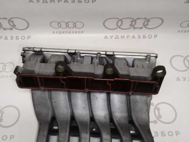 Воздухозаборная труба VAG 03H133185K 03H133185F на Volkswagen Touareg I купить с разборки в Самаре по цене 4 500 ₽