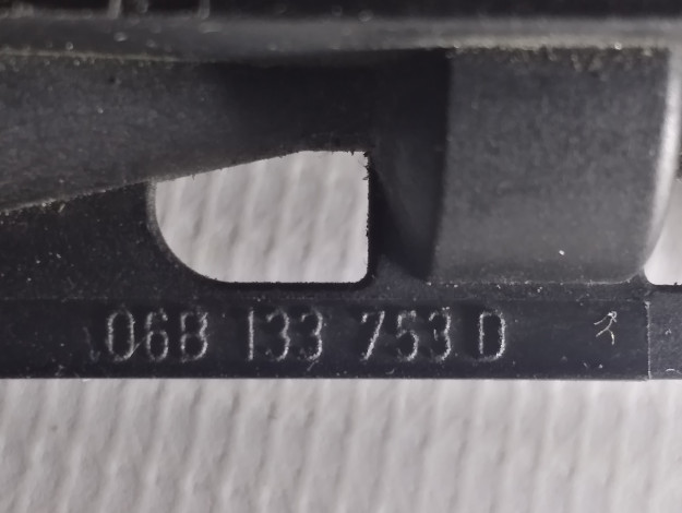 Клапан вентиляции картера VAG 06B133753D на Volkswagen Golf Plus V купить с разборки в Самаре по цене 800 ₽