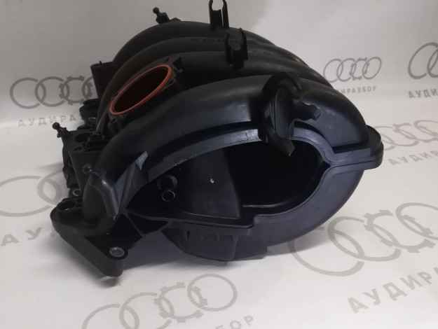 Патрубок впускного тракта VAG 036129709HF на Volkswagen Polo V купить с разборки в Самаре по цене 2 500 ₽