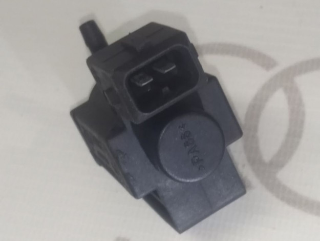 Электромагнитный клапан AEH AKL APF VAG 037906283A на Ауди A3 8L купить с разборки в Самаре по цене 800 ₽