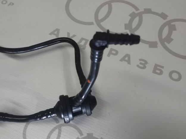 Комплект шлангов Клапан обратный черный VAG 06F133781G 06F133529C на Ауди A6 C6 купить с разборки в Самаре по цене 1 800 ₽