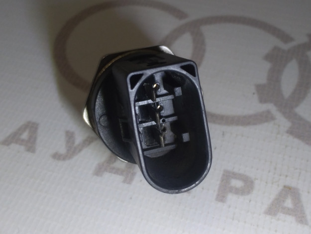 Датчик высокого давления VAG 06H906051A 0261545037 на Ауди A6 C6 купить с разборки в Самаре по цене 800 ₽