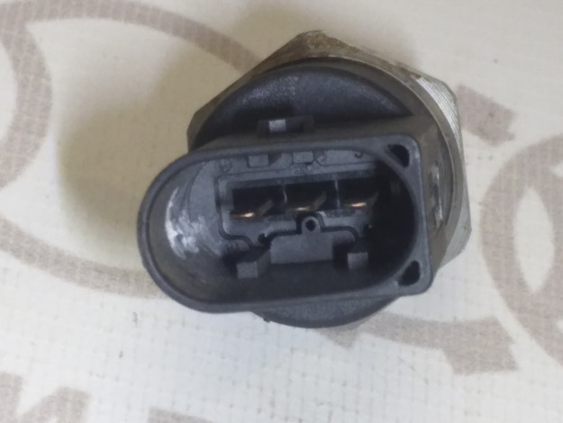 Датчик высокого давления VAG 06D906051A 0261545008 на Ауди A3 8P купить с разборки в Самаре по цене 800 ₽