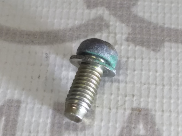 Винт TORX  5X12 VAG N90427501 на Ауди A3 8L купить с разборки в Самаре по цене 100 ₽
