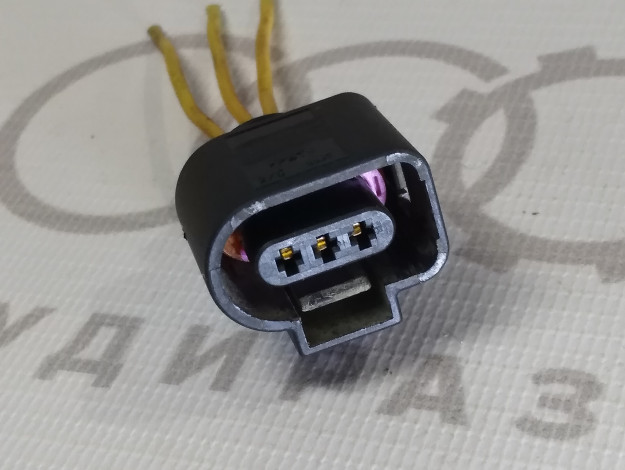 Корпус плоского разъёма VAG 1J0973703 на Ауди A6 C5 купить с разборки в Самаре по цене 350 ₽
