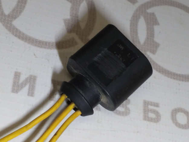 Корпус плоского разъёма VAG 1J0973703 на Ауди A6 C5 купить с разборки в Самаре по цене 350 ₽