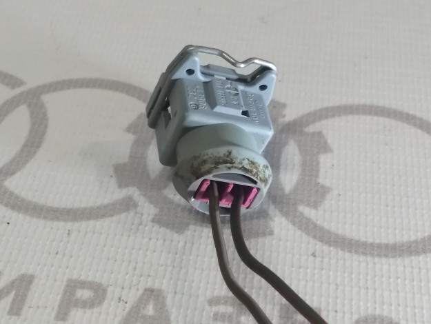 Корпус разъёма VAG 443906232 443906232E на Ауди 80/90 B3 купить с разборки в Самаре по цене 250 ₽