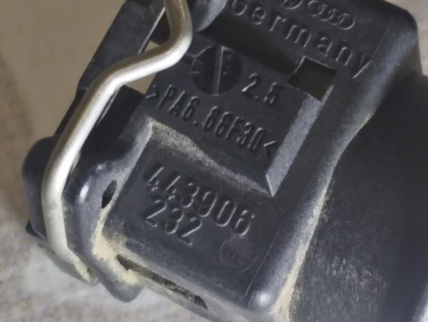 Корпус разъёма VAG 443906232 443906232E на Ауди 80/90 B3 купить с разборки в Самаре по цене 250 ₽