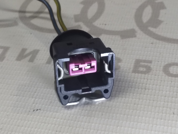 Корпус разъёма VAG 443906232 443906232E на Ауди 80/90 B3 купить с разборки в Самаре по цене 250 ₽