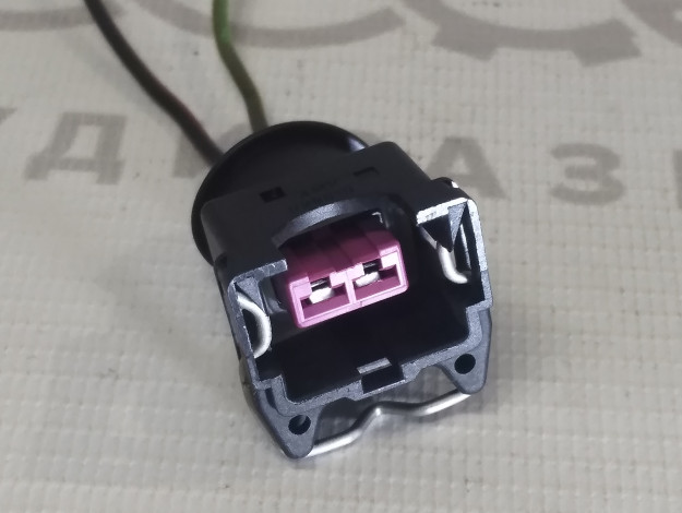 Корпус разъёма VAG 443906232 443906232E на Ауди A4 B5 купить с разборки в Самаре по цене 250 ₽
