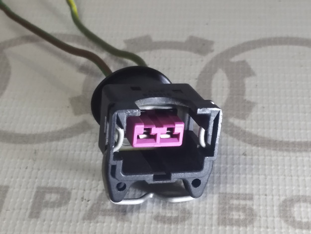 Корпус разъёма VAG 443906232 443906232E на Ауди 80/90 B3 купить с разборки в Самаре по цене 250 ₽