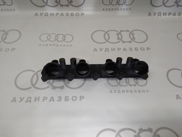 Кронштейн форсунки VAG 06B133216G на Ауди A6 C6 купить с разборки в Самаре по цене 750 ₽