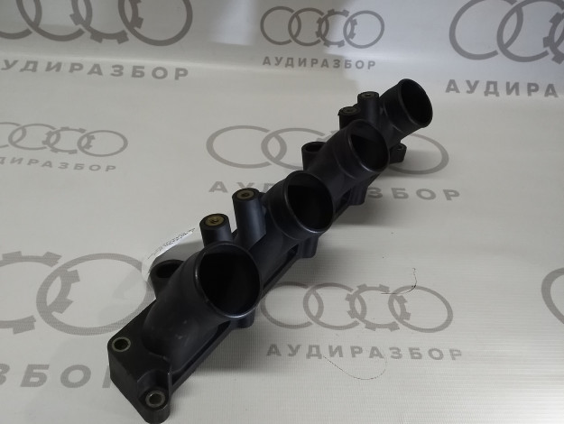 Кронштейн форсунки VAG 06B133216G на Ауди A6 C6 купить с разборки в Самаре по цене 750 ₽