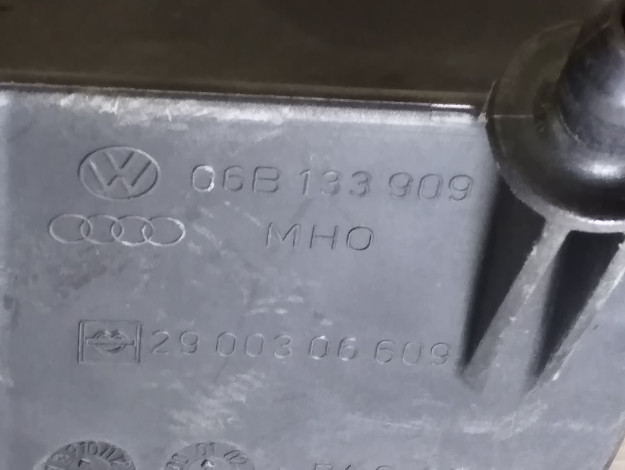 Вакуумный ресивер VAG 06B133909 на Ауди A4 B5 купить с разборки в Самаре по цене 500 ₽